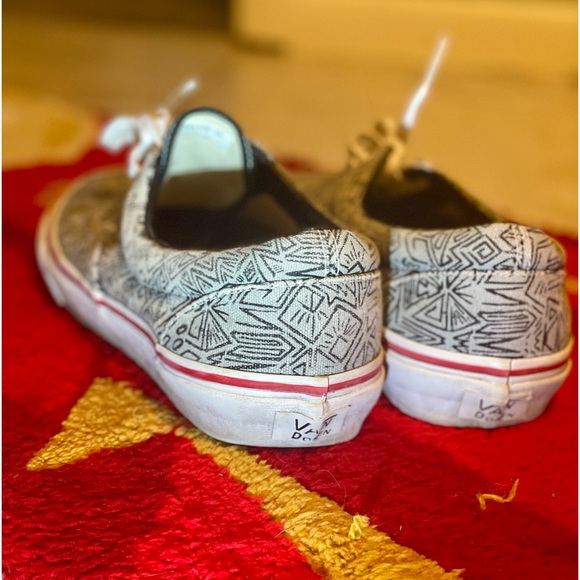 Vans Size 10, comes in Vans box. - Picture 10 of 10